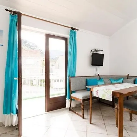 Apartman Nikol - One Bedroom With Sea View 2