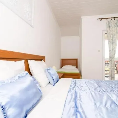 Apartman Nikol - One Bedroom With Sea View 2