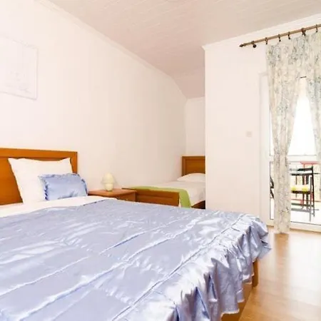 Apartman Nikol - One Bedroom With Sea View 2